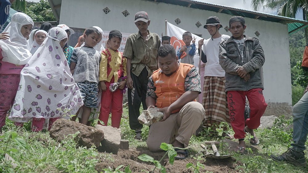Pembangunan Masjid untuk Muslim Terisolir di Dusun Waolo