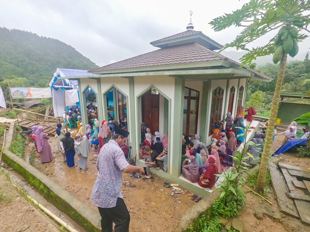 Warga Pedalaman Banten Girang Mendapat Bantuan Masjid Layak dari Masjid Nusantara