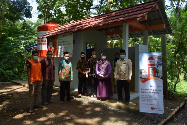 Sumur Bor PT Pelni Atasi Kesulitan Warga Sidomulyo