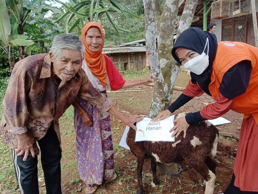 Dua Kambing untuk Hadiah Kurban Marbot di Perbatasan Ciamis – Majalengka