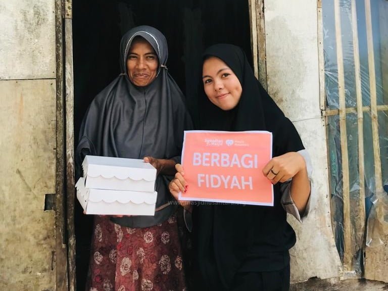 MN Salurkan 100 Paket Fidyah di Pegunungan Wayame