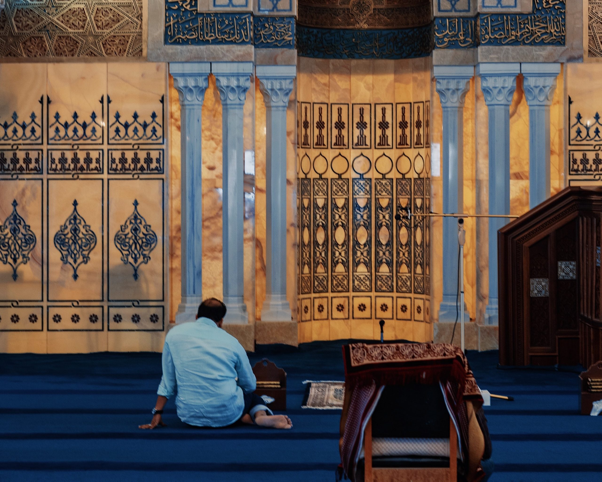 Memikirkan Perkara Haram Saat Shalat, Apa Hukumnya?