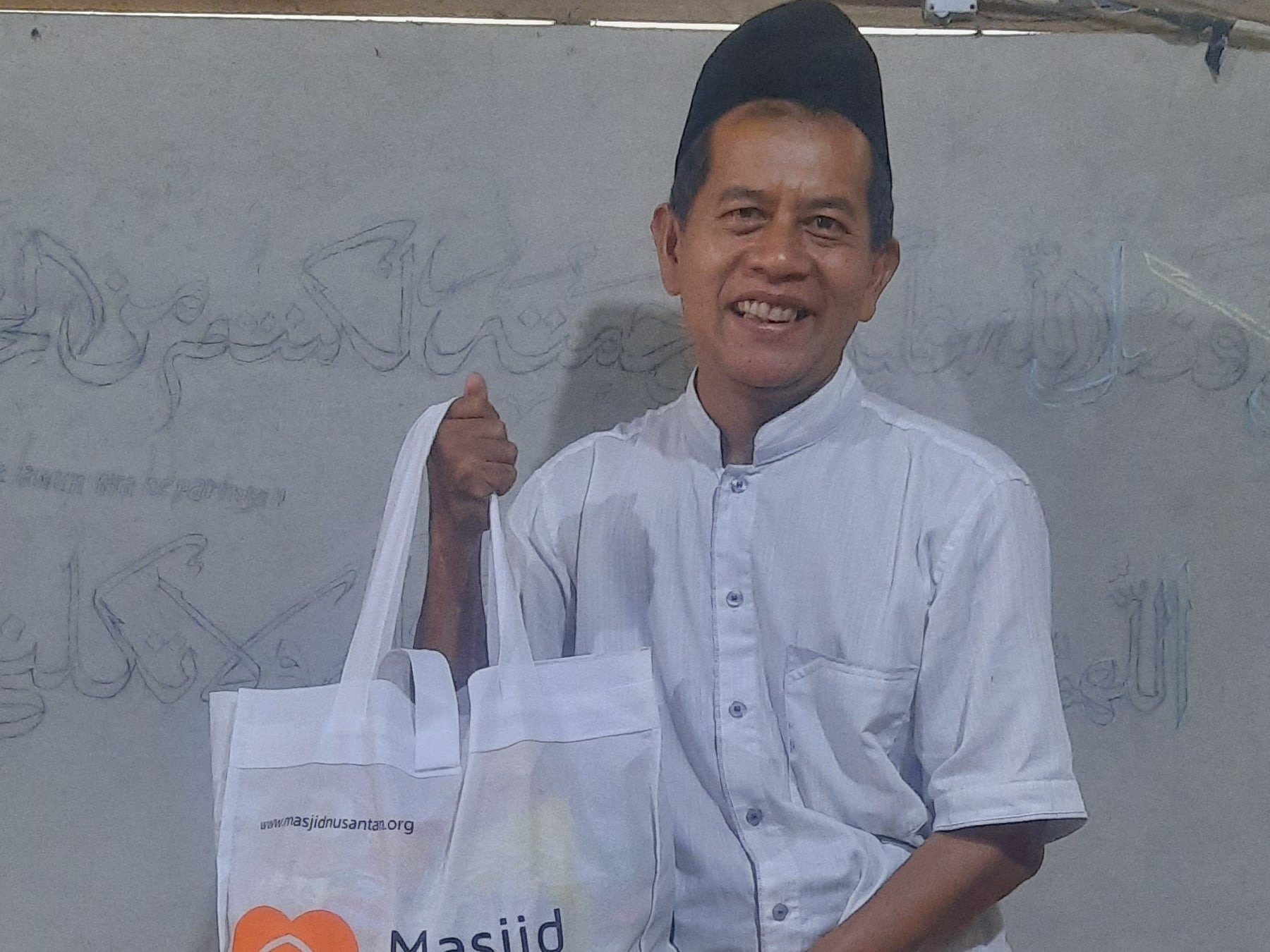 Ustadz Saleh, Imam Masjid Kesayangan Warga Kowang
