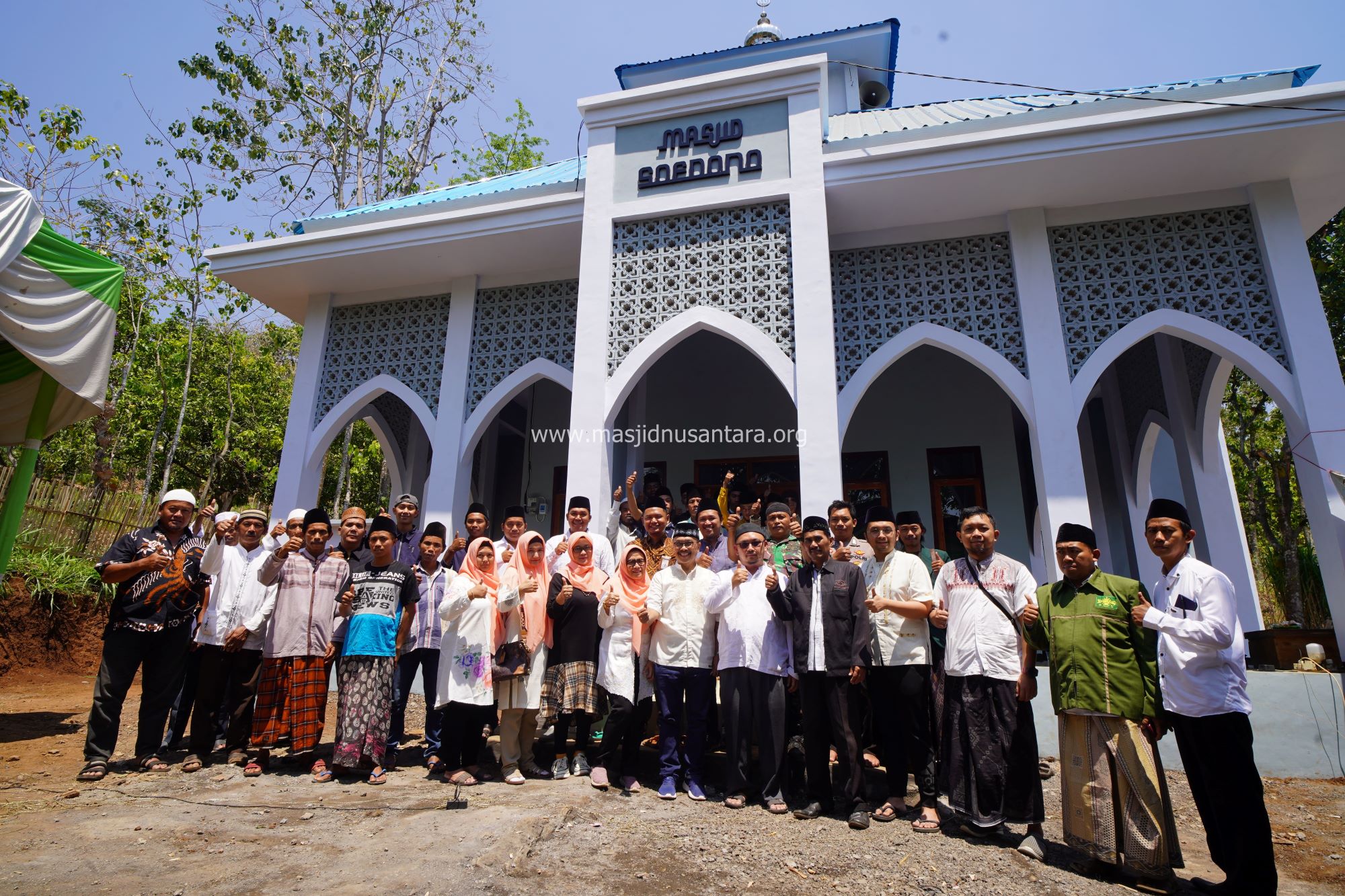 Hadiah Untuk Orang Tua Tercinta: Bangun Satu Masjid